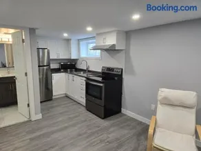 Toronto Etobicozy Guest House - Image 2