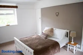 Afan Valley Home - DOUBLE OR TWIN ROOMS! - Image 2