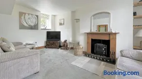 Devon, Sleeps 5, beaches, dog friendly, log burner - Image 2
