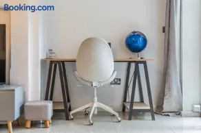 Trendy One Bedroom Apartment - Image 3