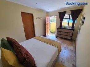 Lebo's Soweto Backpackers - Image 3