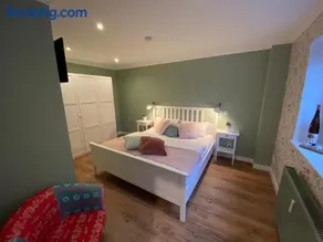Bed n Riesling - Image 1