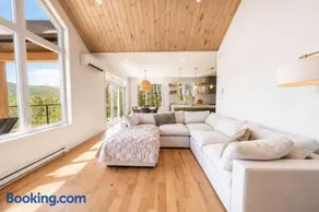 Nature & Comfort at Massif du Sud - Chalet la Meute - Image 1