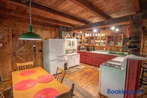 Secluded & Charming 3 Bed Cabin, Dogs OK, 20 mins to W Jefferson - Image 3