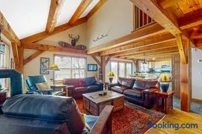 Spectacular lakefront home with dock, firepit, & vaulted ceilings - dog-friendly - Image 3