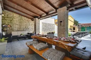 Typisch Istrisches Ferienhaus Mit Privatem Pool Tischfußball Darts Gym - Image 2