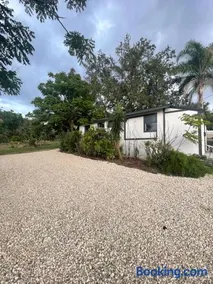Hotel-Style Private Suite-Lake View-Gardens - Image 2