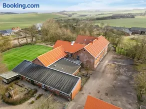 Exclusive Pool Houseconference Center With Gymnasium - Image 3