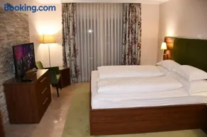 Modern guest rooms with rural charm - Image 2