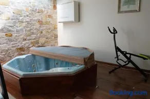 Apartment with a garden, BBQ, swimming pool and jacuzzi - Image 2