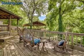 Charming dog-friendly home with expansive deck - near boat ramp & attractions - Image 3