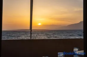 Nefeli Rooms with Sea View in Kalamaki - Image 2