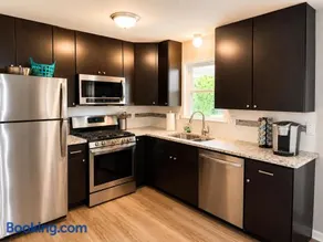 Private Home - Entire House - Ranch - Hot Tub - Pets Welcome - 2 King Beds - Kids Welcome - Fenced Yard - Free Wifi - Quiet Neighborhood - Image 4