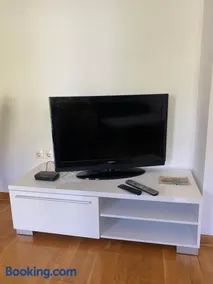 Apartment 28 - Image 5