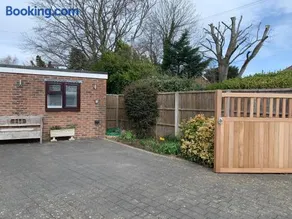 Self contained annex with bedroom bathroom sitting room and kitchenette - Image 3