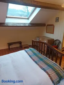 Restful attic room in riverside spot - Image 5