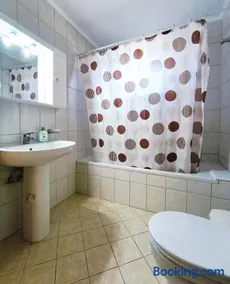 Green Garden Seaside Apartment - Image 4