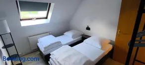 Zwei komfortable Zweibettzimmer mit Gemeinschaftsbad & Gemeinschaftsküche - Image 4