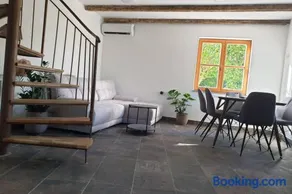 Secluded cottage in an orchard, island Pasman - Image 2