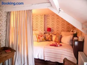 Heritage Cottage: Spa, Catering, Free Parking - Image 4
