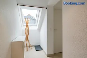 10 Guests Apartment near Mercedes Plant & Train - Image 2