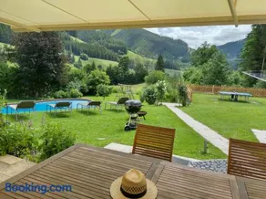 Pool, Pokale, Sauna, Billard, Kirche u. viel Natur - Image 3