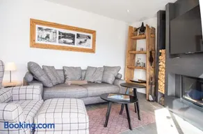 Stylish apartment with fireplace and mountain view - Image 2