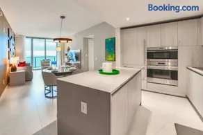 Modern Beachside Condo W Ocean Views - Image 2