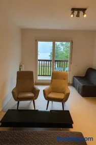 Lakeview Apartment - Image 3