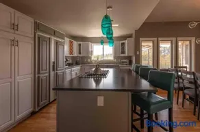 Massive 4 bedroom home Sleeps 19 - Image 5