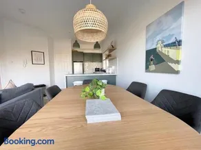 Stylish City Retreat - sleeps 6 - Image 3