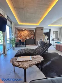 Secret Place apartments, luxury and spa - Image 1