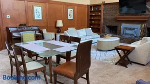 Southern Large Lake Front Custom Estate, Sleeps 16 - Image 1