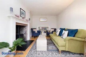 2 bed Haywood Cottage with garden - Image 4