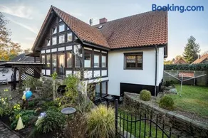Große Ferienwohnung mit Garten - Image 1