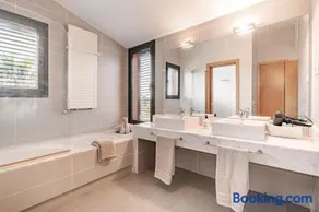 Family Home Pool & Beach, Port Aventura, BBQ, Bonmont Golf - Image 5