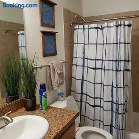 Elegant 2Bed & 2 Bath Comfort - Image 3