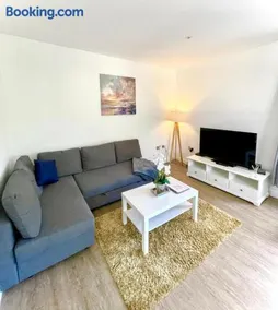 La Fontaine Court Apartments - Aldershot - Image 2