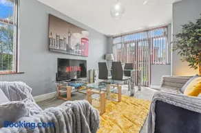 Spacious 4-Bedroom Home in Peaceful Coventry Spot - Image 2
