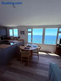 Lovely chalet with uninterrupted sea views - Image 4
