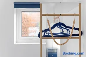 The Navy Nest Stylish Home Nottingham - Image 5