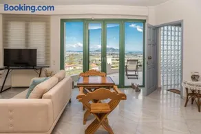 Fagias Luxury Apartment, by ZanteWize - Image 1