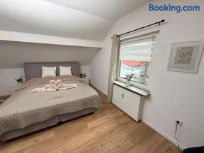 2 Zimmer Dachwohnung mit Burgblick & Kingsize Bett - Image 2