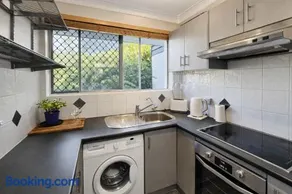 Cozy and Central 1 Bedroom Apartment Brisbane - Image 1