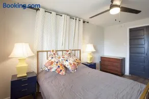 Beautiful One Bedroom City Oasis - Image 2