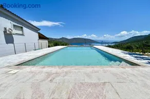 AURA Beach House - Image 2
