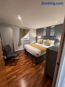 CockleDora, A Luxury Ground Floor Beachfront Apartment - Image 4