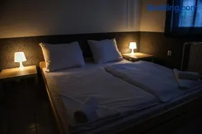Hostel Seven - Image 5