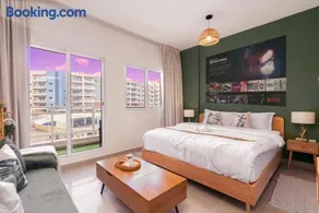 Nature-Themed Stay with 4K Projector Near Yas Island and Airport - Image 2