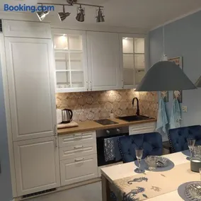 Apartamenty Centrum Warszawska 66 niebieski i różowy - Image 1